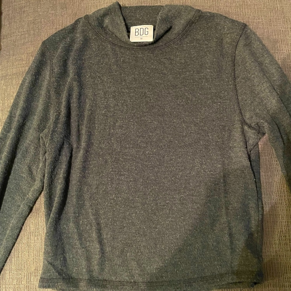 Long sleeve cropped turtleneck